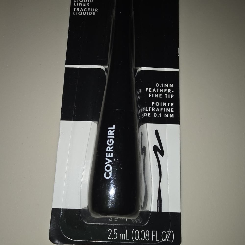 Covergirl get in line 320 black liquid liner